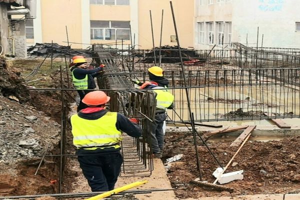 Lucrări de reabilitare la a treia școală din Târgoviște. Investiția se realizează din fonduri europene