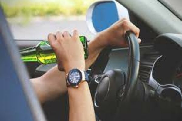 Dâmbovița: Un şofer băut a lovit mai multe maşini parcate