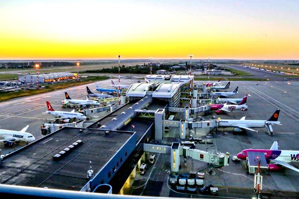 Măsuri de sezon la Aeroportul Henri Coandă: pe fluxul de plecări sunt deschise toate ghișeele de check-in