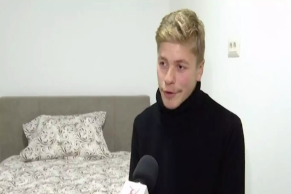 VIDEO | Tânărul care își întreține familia a primit o casă