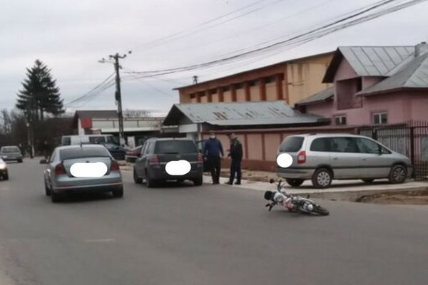 Dâmboviţa. Accident violent între un autoturism și un scuter, la Vişina. Un bărbat a fost rănit