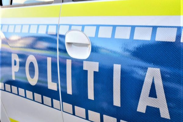Șofer din Dâmbovița, depistat la volanul unui autoturism cu numere false