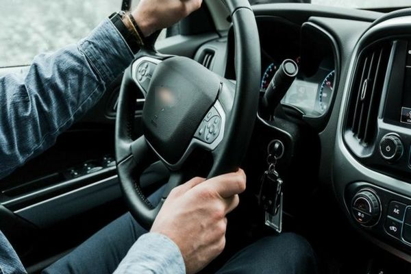 Lege nouă: Cursuri de conducere defensivă și de prim ajutor, pentru obținerea permisului