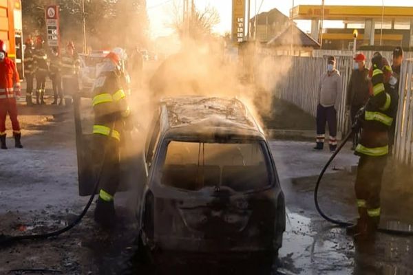 Mașină în flăcări, la Târgoviște! 