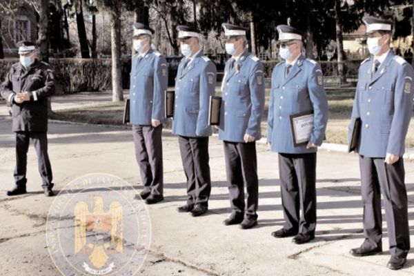 Cinci subofițeri de la Jandarmeria Dâmboviţa au trecut în rezervă 