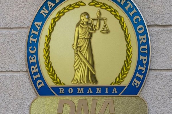General în rezervă reținut de DNA: Fostul adjunct al șefului STS a cerut șpagă un Audi Q8 sau un BMW X7