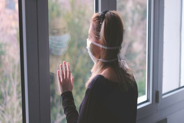 Carantina se reduce la 5 zile pentru vaccinați și 10 pentru nevaccinați! Stau în carantină și contacții vaccinați