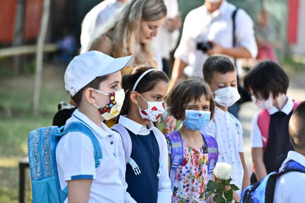 Toate școlile din Dâmbovița vor funcționa cu prezență fizică luni, 17 ianuarie