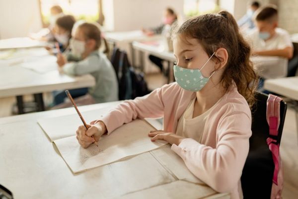 Două unități școlare din Dâmbovița au trecut la online din cauza infectărilor cu COVID