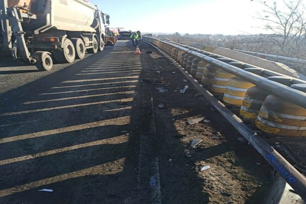 Angajat CNAIR, rănit pe șosea, în timp ce curăța resturile de la un accident anterior