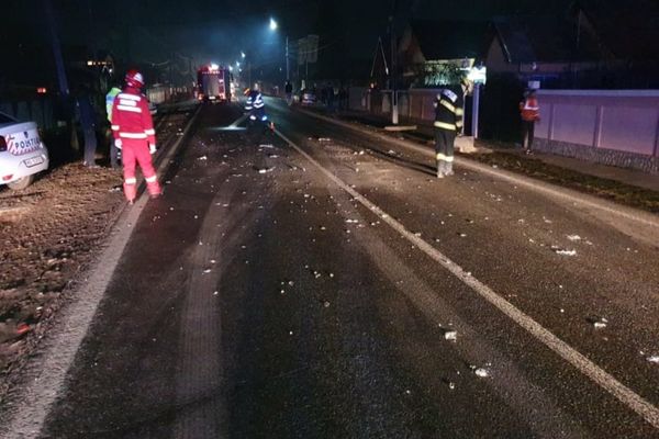 Dâmbovița: Impact puternic între un autotren și un autoturism. O persoană a făcut atac de panică