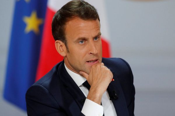 Macron i-a cerut telefonic lui Putin încetarea imediată a ofensivei din Ucraina. Kremlin: “o discuţie serioasă şi sinceră” 