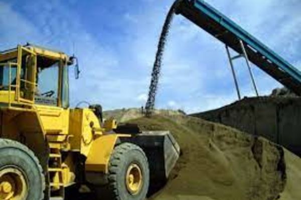 Perșinari: Dosar penal pentru administratorul unei societăți comerciale care extrăgea agregate minerale din râul Dâmbovița