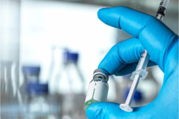 Dâmboviţa. Asistente medicale, cercetate pentru eliberare de certificate de vaccinare false, într-un cabinet individual