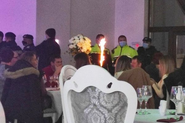 Petrecere privată, spartă de polițiști în Dâmbovița. Au fost aplicate sancţiuni de 35.000 lei