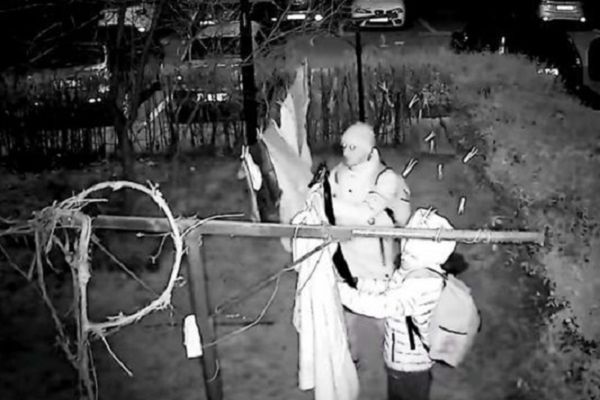 Târgoviște: Au fost prinși hoții care au furat mai multe articole vestimentare aflate la uscat în fața unui bloc