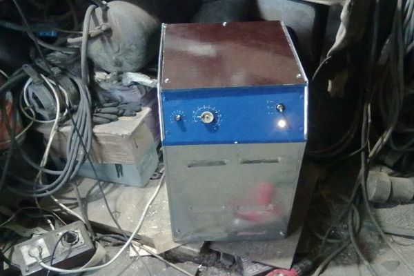 Furt la o societate comercială! Patru tineri au sustras aparate de sudură, flexuri și deșeuri neferoase