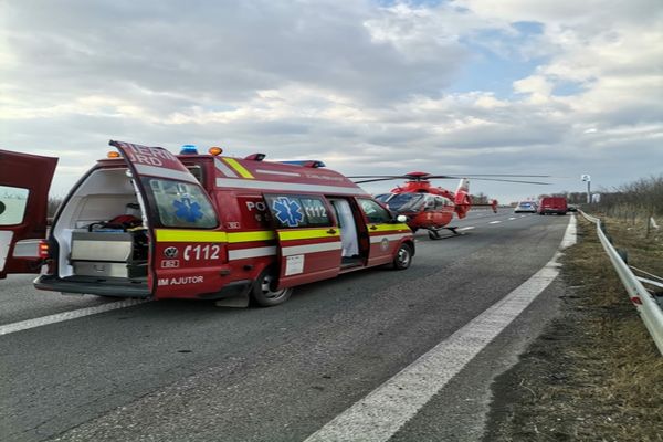 Accident grav cu trei mașini pe autostrada A1, la Uieşti. Trei persoane au fost rănite
