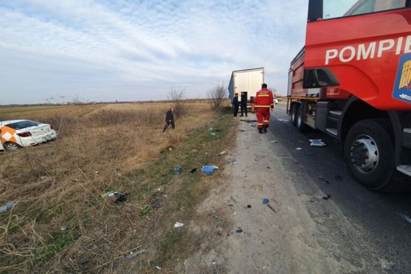 Accident tragic în Dâmboviţa! O femeie a murit, iar o fetiţă de 4 ani şi un bărbat sunt răniţi