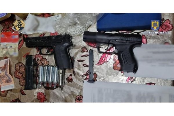 Dâmboviţa. 33 percheziții la persoane bănuite de trafic de persoane, proxenetism, camătă şi şantaj