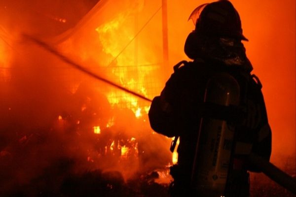 Dâmboviţa. O persoană a murit carbonizată într-un incendiu, la Fieni