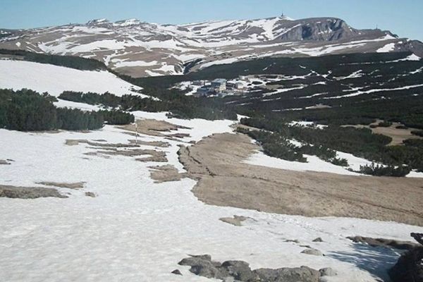 Operaţiune de salvare. O femeie a căzut într-o râpă din zona Dichiu-Piatra Arsă