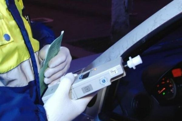 Bărbaţi prinşi sub influenţa alcoolului pe şoselele din Dâmboviţa