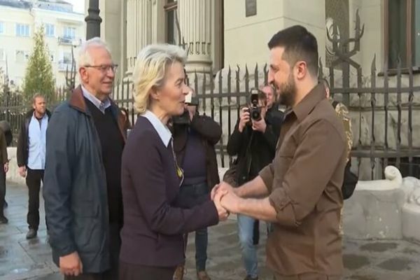 Ursula von der Leyen i-a promis președintelui Volodymyr Zelenski un proces accelerat de aderare la UE