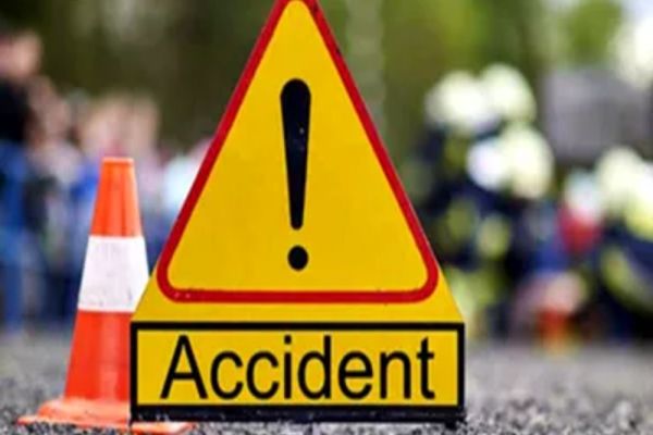 Dâmbovița: Autoturism răsturnat în comuna Petrești 