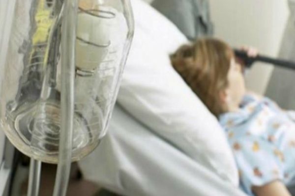 Ipoteze incredibile despre hepatita misterioasă la copii: Paracetamolul și câinii ar putea fi cauza