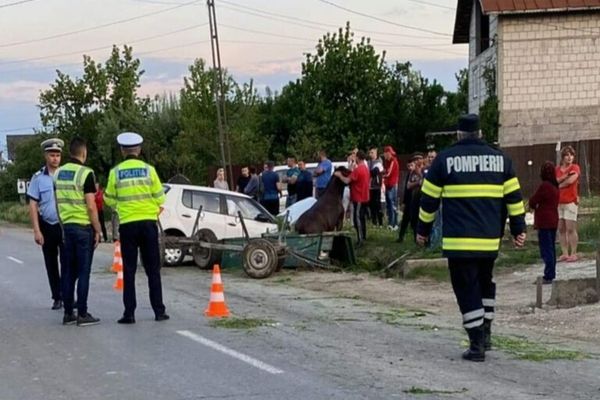 Dâmboviţa. Căruță lovită de un autoturism pe DN 72 A. Două persoane au fost rănite