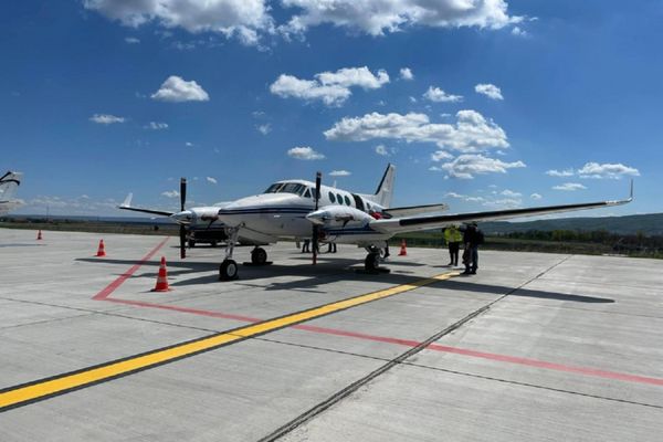 Ministerul Agriculturii derulează activități pentru stimularea precipitațiilor în zonele cu risc de secetă din România. Aeronavele de tipul Beechcraft King Air C90, folosite în timpul experimentului 