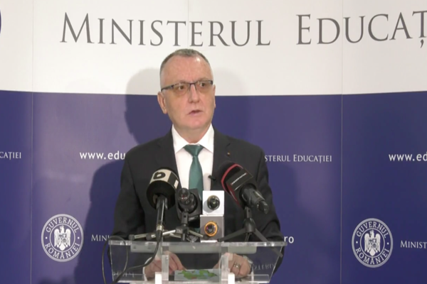 Sorin Cîmpeanu a anunțat schimbări majore pentru elevi: Se renunță la mediile semestriale și obligativitatea tezelor