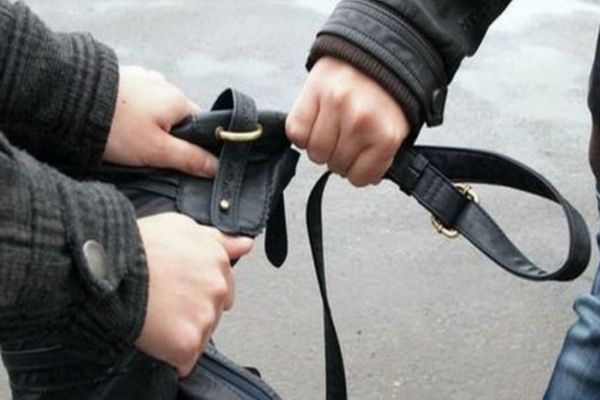 Bărbat de 38 de ani arestat preventiv, după ce, în februarie 2022, ar fi tâlhărit o femeie, la Moroeni