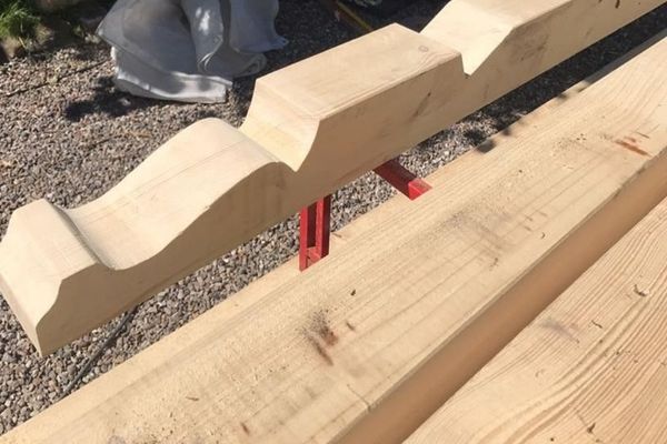 Dâmbovița. Doi tineri riscă închisoarea după ce au furat din curtea unei biserici