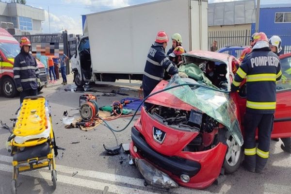 Accident violent în Târgoviște. Patru victime au avut nevoie de îngrijiri medicale