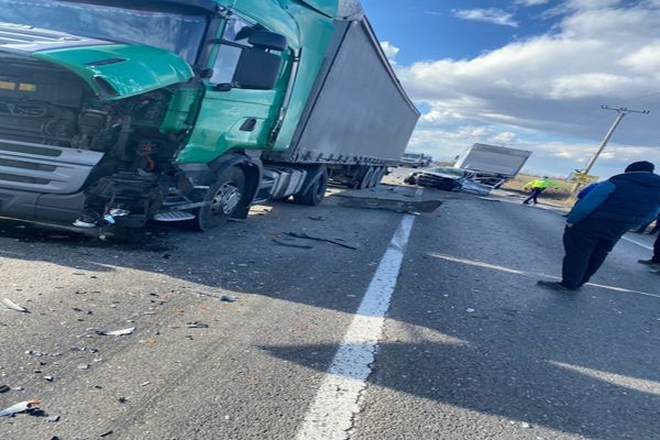 Dâmboviţa. Accident rutier pe DN72A, în localitatea Voineşti. O persoană a rămas încarcerată