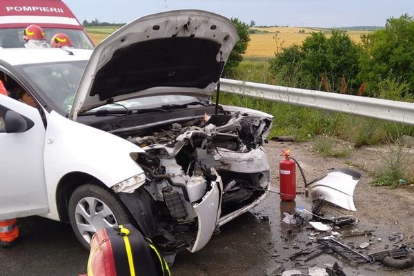 Accident în Dâmbovița! Trei persoane au fost transportate la spital 