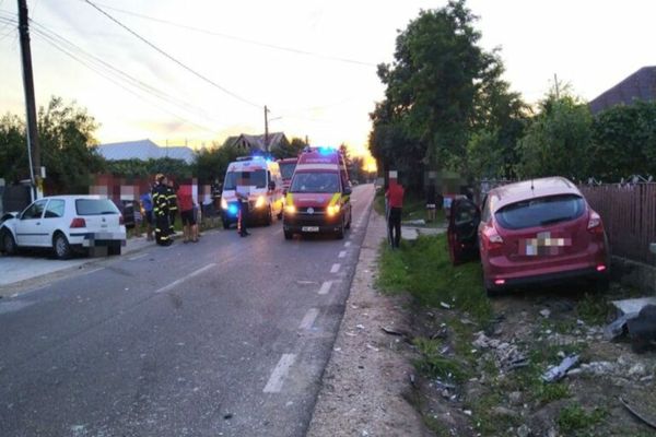 Dâmbovița: Coliziune între două mașini. Patru persoane au fost rănite 