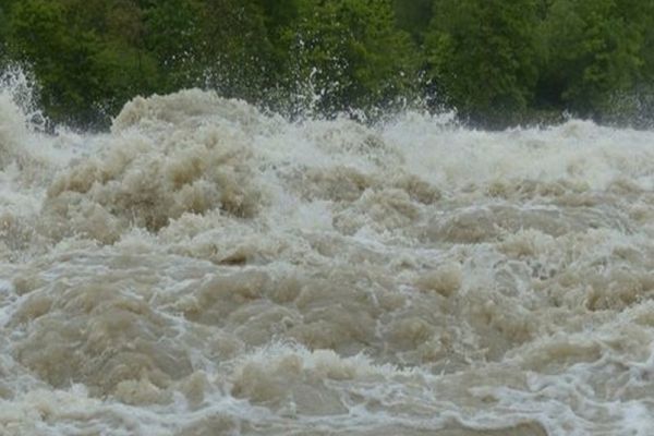 Alertă hidrologică! Risc mare de inundații în Prahova şi Dâmboviţa