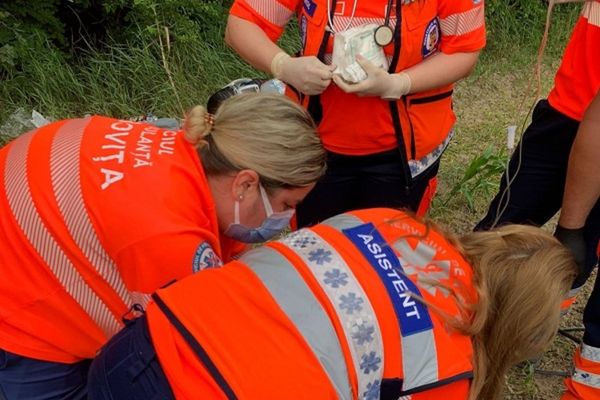 Dâmbovița: Un bărbat şi-a prins mâna la o semănătoare