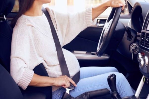 Raed Arafat: Centura de siguranţă e obligatorie pentru că salvează vieţi; nu înţeleg de ce scutim gravidele 