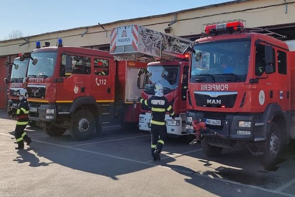 Pompierii dâmbovițeni angajează șoferi pentru autospeciale de intervenție