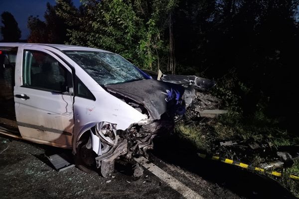 Teribilul accident de la Butimanu, provocat de o şoferiţă. Mașinile s-au făcut praf 
