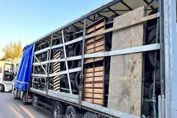 Peste 330 tone de deşeuri, oprite de poliţiştii de frontieră la intrarea în ţară, în ultima săptămână