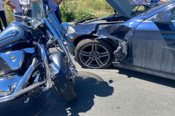 Dâmboviţa. Motociclist rănit, după impactul cu un autoturism, pe DN 71, la Ulmi