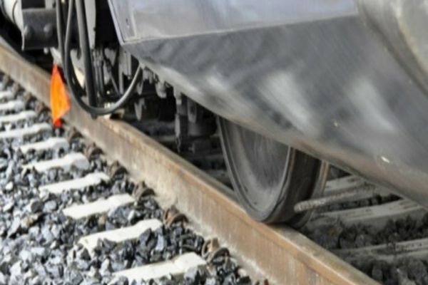 Accident în Dâmbovița. O mașină a fost lovită de un tren de călători