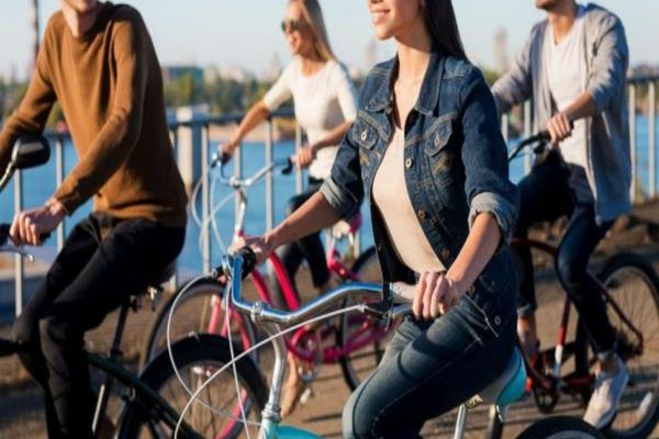 Mesajul Poliției pentru bicicliști: Echipați-vă corespunzător și respectați regulile de circulație