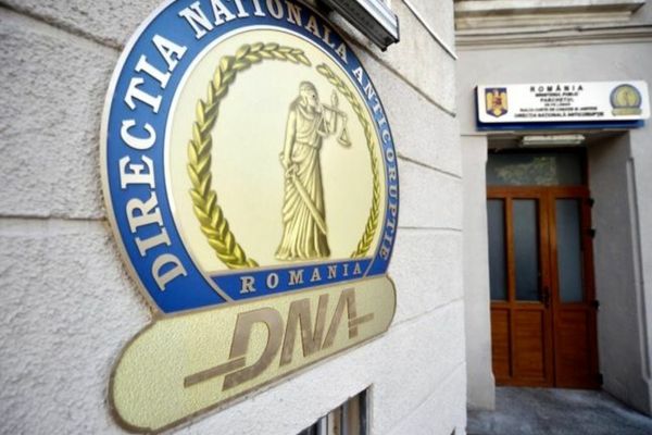 Bărbat arestat după ce ar promis că poate influenţa procurori şi judecători pentru soluţii favorabile în dosare