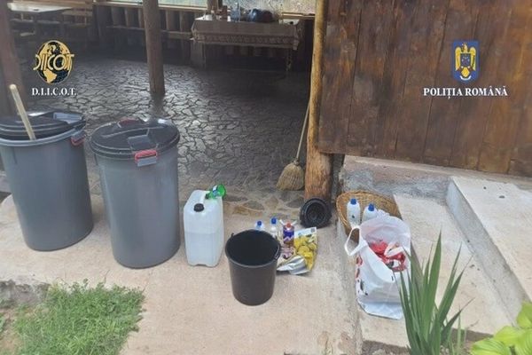 Primul laborator de extragere secundară a cocainei descoperit de polițiști în România- VIDEO